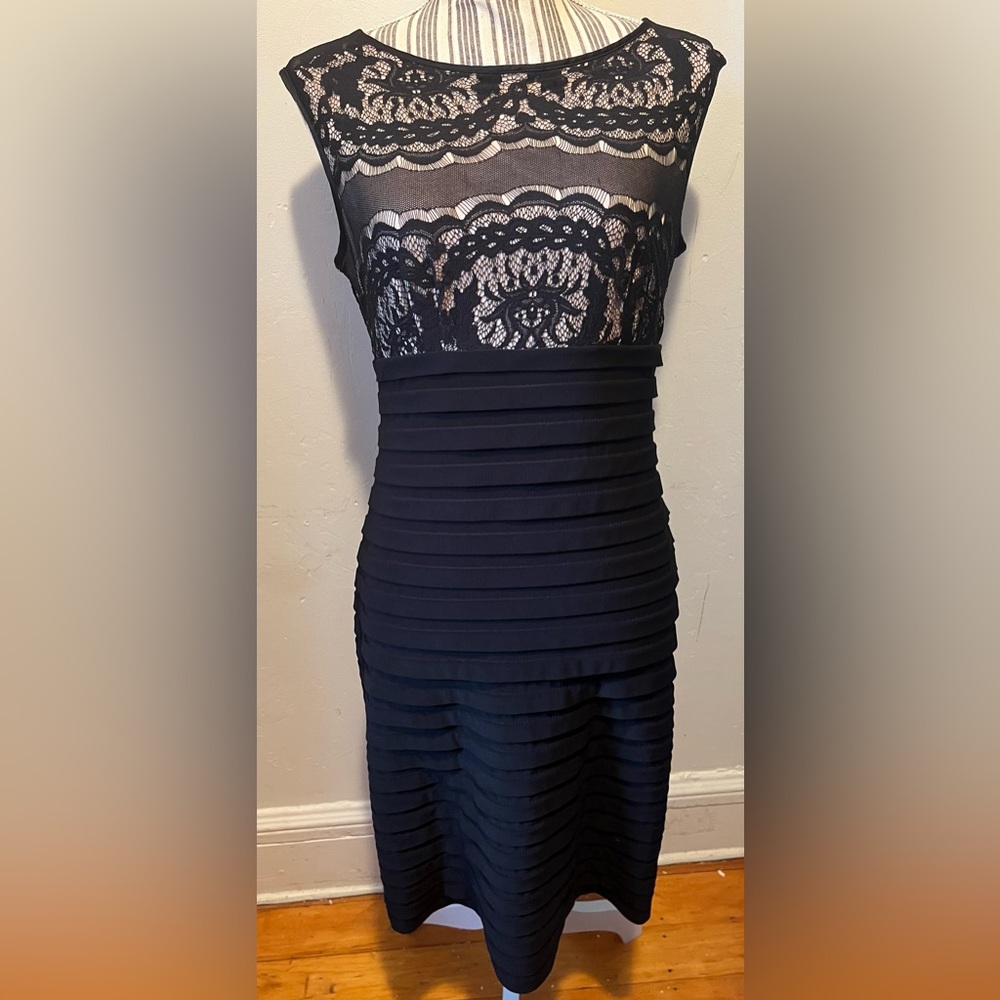 Adrianna Papell Lace Sheath Shutter Pleat Black Dress Size 6 EUC